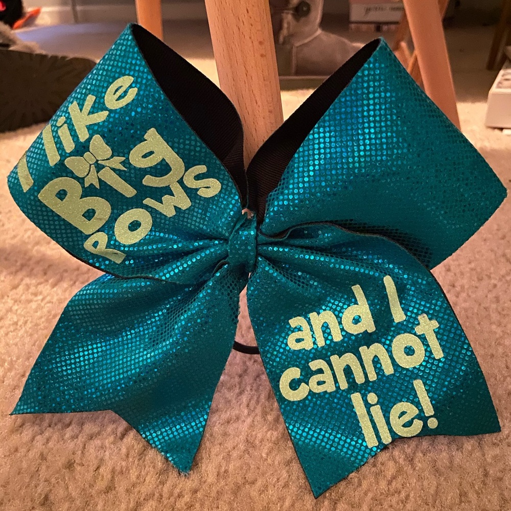 Cheer bow